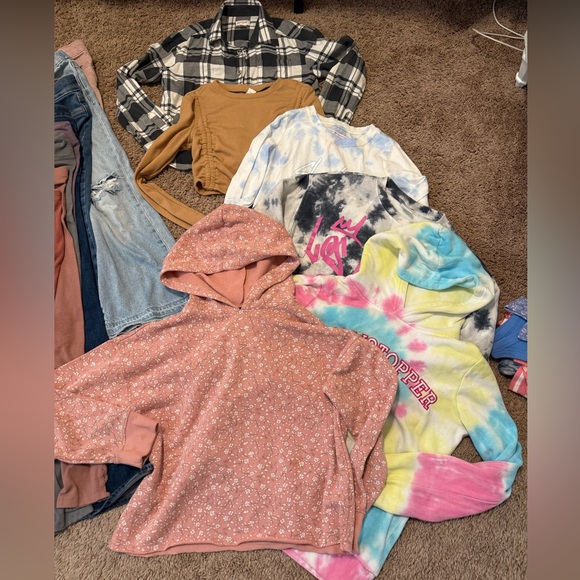 Huge Lot of Assorted Girls Tops, Shorts, Jeans, Leggings, Tanks in sz 10/12 L - Picture 6 of 10